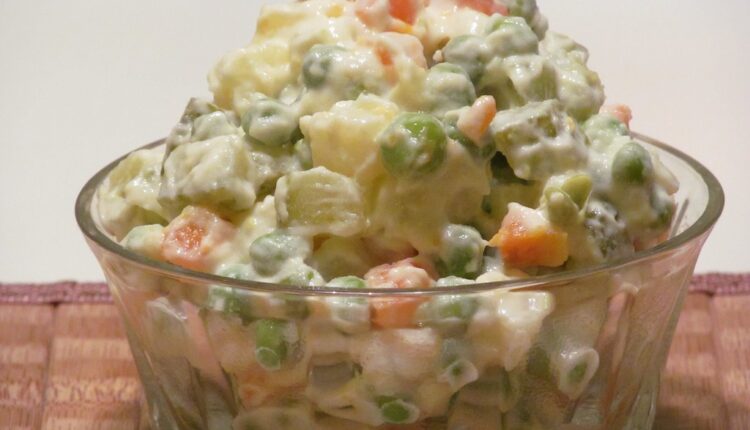 Zbog ovog se francuska salata često poslužuje za novu godinu (odličan recept) Zbog ovog se francuska salata često poslužuje za novu godinu (odličan recept)