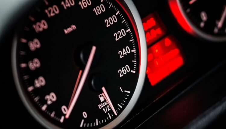 Znate li zašto brzinomeri u svim automobilima pokazuju netačnu brzinu? Znate li zašto brzinomeri u svim automobilima pokazuju netačnu brzinu?