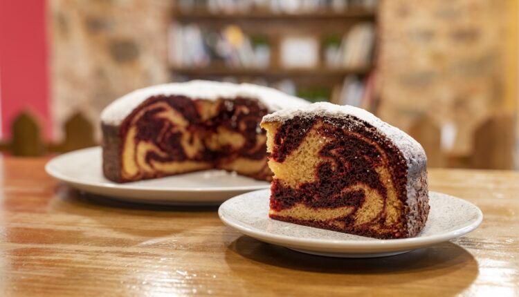 Mramorni kolač: Fantastičan desert koji vas ne može razočarati, ovako nešto do sada niste probali