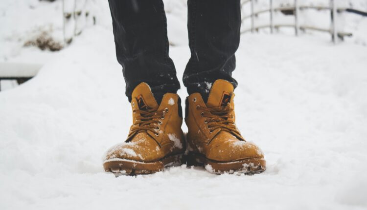 Ugrejte noge očas posla: Stavite ovo u čizme, sneg i zima vam ne mogu ništa!