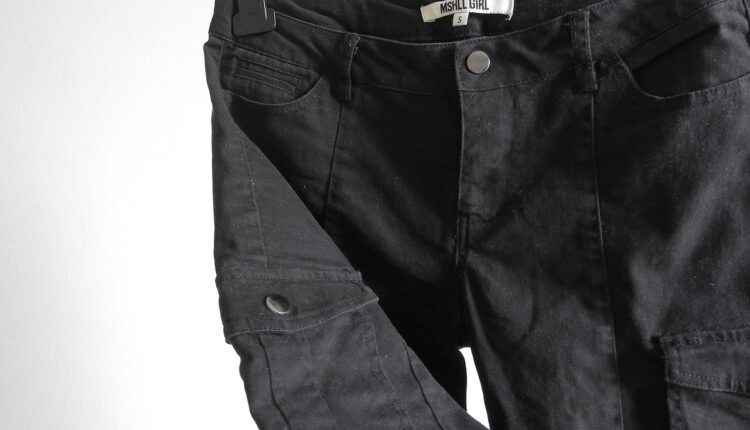 Osvežite crne pantalone pomoću genijalnog trika, biće kao nove! Osvežite crne pantalone pomoću genijalnog trika, biće kao nove!