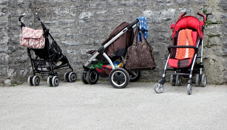 Iako deluje lako, ipak nije: TRIK kako da jednostavno operete KOLICA ZA BEBE