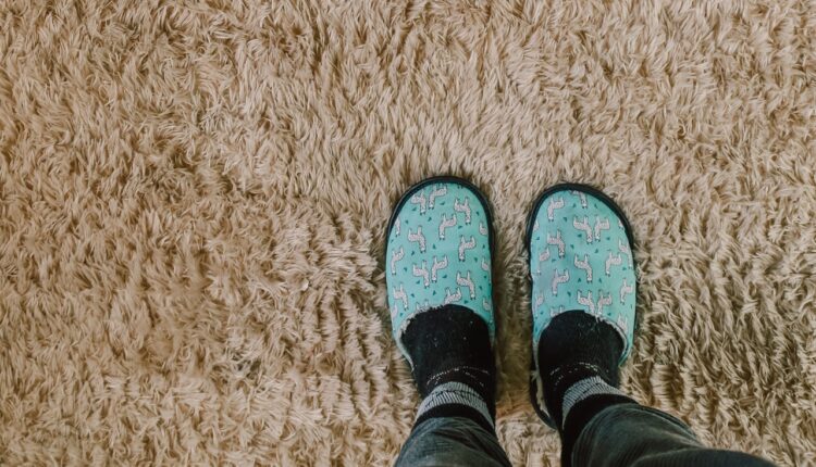 Genijalan trik uz koji će vaš tepih ostati čist i u toku hladnih meseci: Sve potrebno već imate kod kuće