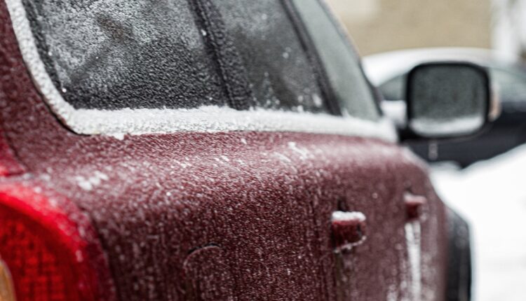 Ovo ne znaju svi vozači: Šta da uradite ako vam se zalede vrata automobila? Ovo ne znaju svi vozači: Šta da uradite ako vam se zalede vrata automobila?