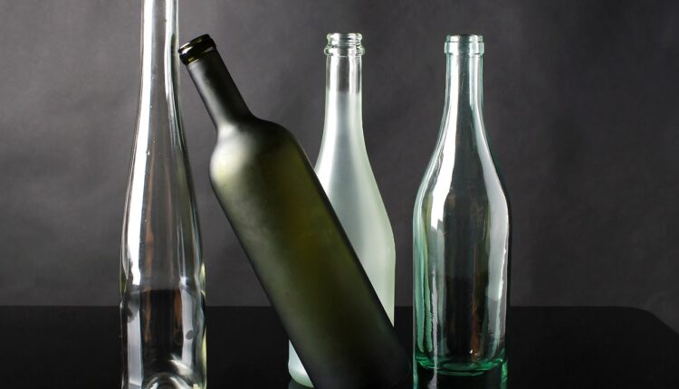Operite flaše bez četke i sunđera: Uz 2 jeftina sastojka izgledaće kao nove