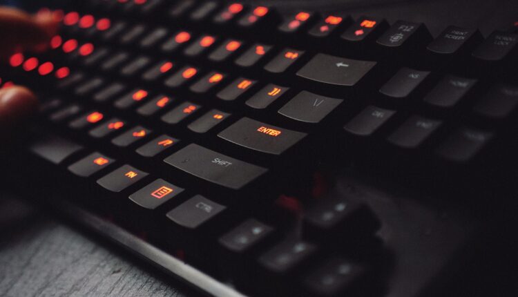 Tastatura i miš prepuni su prašine i bakterija: Evo kako da ih potpuno očistite za samo 5 minuta Tastatura i miš prepuni su prašine i bakterija: Evo kako da ih potpuno očistite za samo 5 minuta