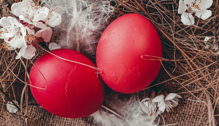 Imaćete najlepša crvena jaja ovog Uskrsa: Potrebne su vam samo ove 3 namirnice iz kuhinje