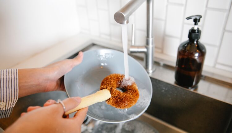 Najveća greška pri pranju sudova: Doktorka otkrila šta nikako ne smete da radite