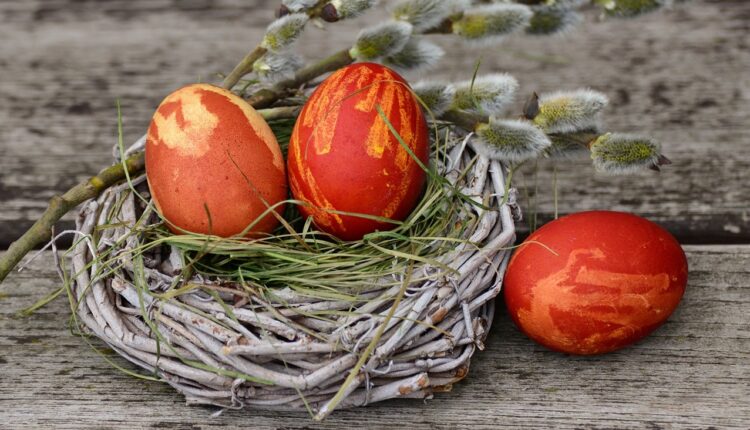 Dašak tradicije: Kako napraviti najlepša jaja obojena lukovinom Dašak tradicije: Kako napraviti najlepša jaja obojena lukovinom