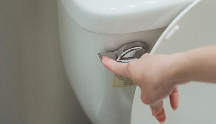Vodoinstalater otkrio: Ovih 6 stvari nemojte bacati u WC šolju, račun će biti ogroman Vodoinstalater otkrio: Ovih 6 stvari nemojte bacati u WC šolju, račun će biti ogroman