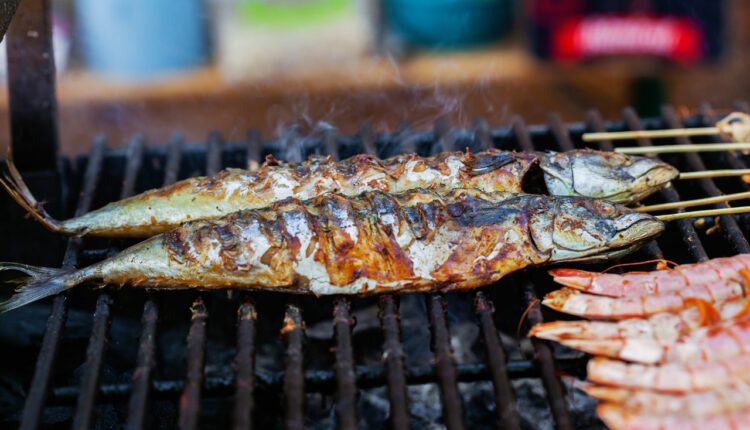 Riba se ovako neće zalepiti za roštilj: Uz jedan sastojak biće savršeno hrskava i ukusna