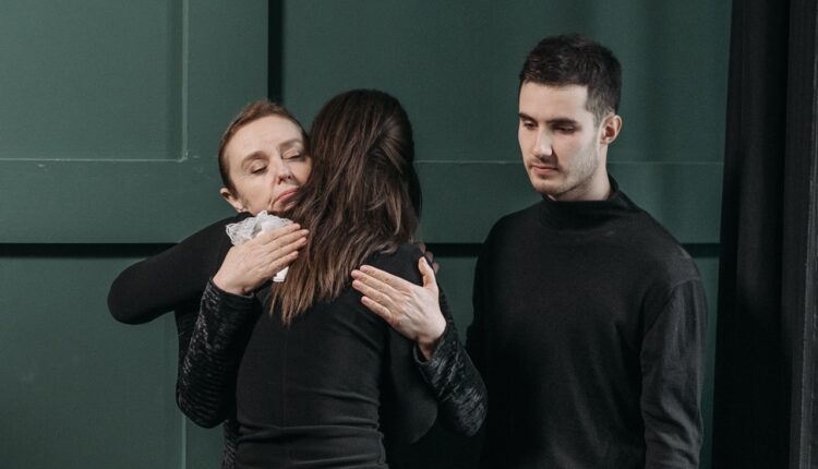 Nikad nemojte govoriti ‘Primi moje saučešće’ ožalošćenima: Ove reči treba izgovoriti, savetuje otac Predrag Nikad nemojte govoriti ‘Primi moje saučešće’ ožalošćenima: Ove reči treba izgovoriti, savetuje otac Predrag