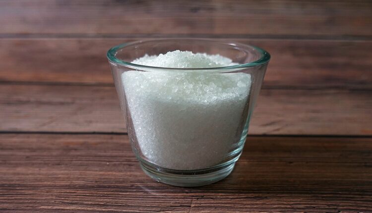 Poput magije: Evo šta se dešava u telu ako pre spavanja pojedete prstohvat šećera i soli