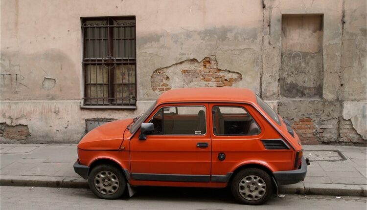 Za najjeftiniji novi auto u Jugoslaviji bilo je potrebno 19 plata, evo kako je danas