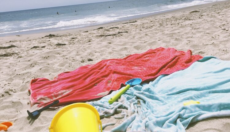 Kako se temeljno peru peškiri za plažu? Puni su bakterija koje ste pokupili tokom leta