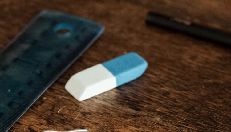 Znate li čemu služi plavi deo gumice? Nije za brisanje tragova hemijske olovke