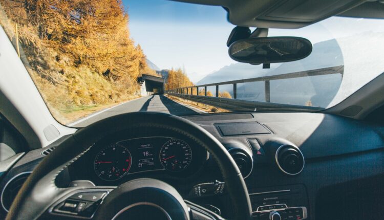 Niste ni slutili čemu služe crne tačkice na šoferšajbni automobila Niste ni slutili čemu služe crne tačkice na šoferšajbni automobila