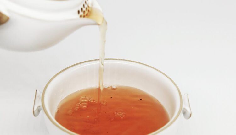 Kuvate čaj s proključalom vodom? Zaboravite na to, ovo je ispravan način pripreme omiljenog napitka