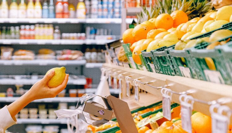 Trgovci koriste lukav trik kojim varaju kupce: Dobro pazite na ovaj detalj kada kupujete narandže ili limun