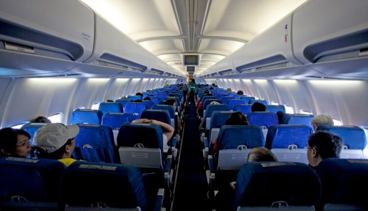 Stjuardesa otkriva šokantne tajne: Ovo su najogavnije stvari koje putnici rade tokom leta