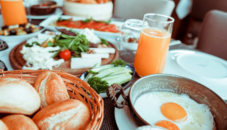 Čudesni doručak od samo 5 sastojaka: Topi masne naslage, ubrzava metabolizam i čisti creva