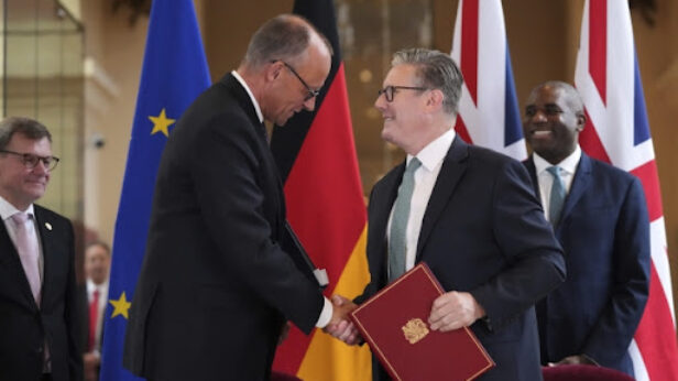 Merc u poseti Velikoj Britaniji, sa Starmerom potpisuje sporazume o odbrani i trgovini