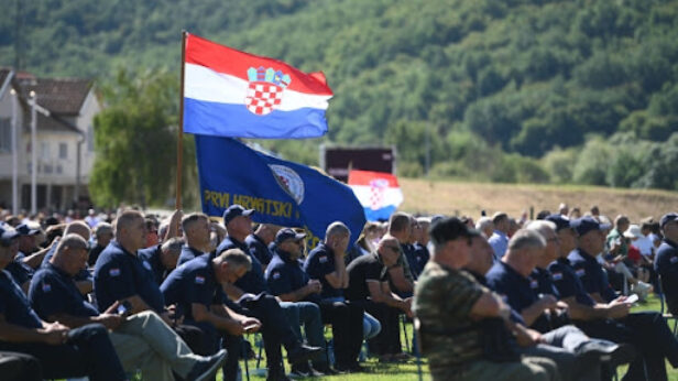 MSP: Zabrinutost i neprihvatljiva objava Picule u uniformi i sa puškom