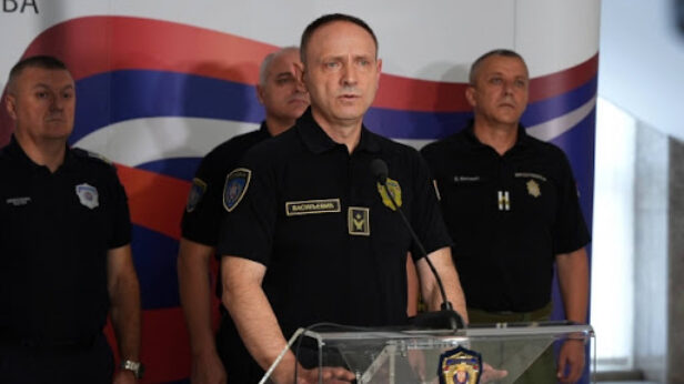 Vasiljević: Napadnute su prostorije SNS, a ne obrnuto, skoro 70 povređenih u Vrbasu