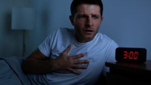 Noćni simptomi masne jetre — buđenje u znoju i jutarnji umor