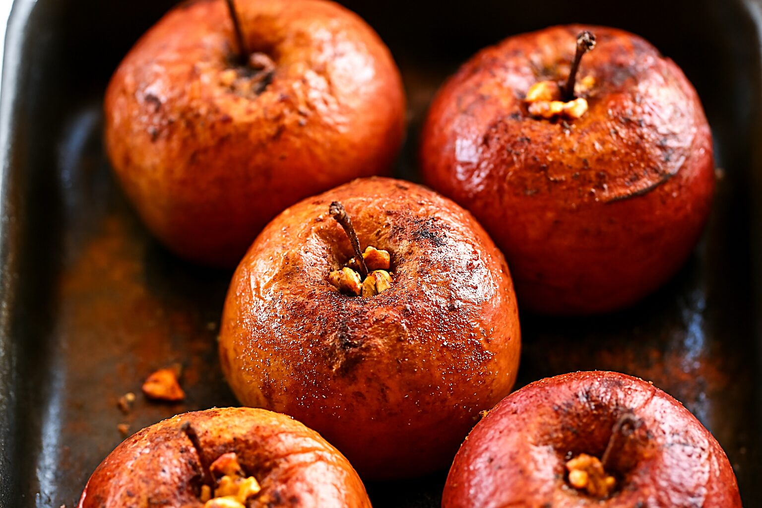 Neodoljive pečene jabuke – zdrava poslastica koja topi srce i kilograme